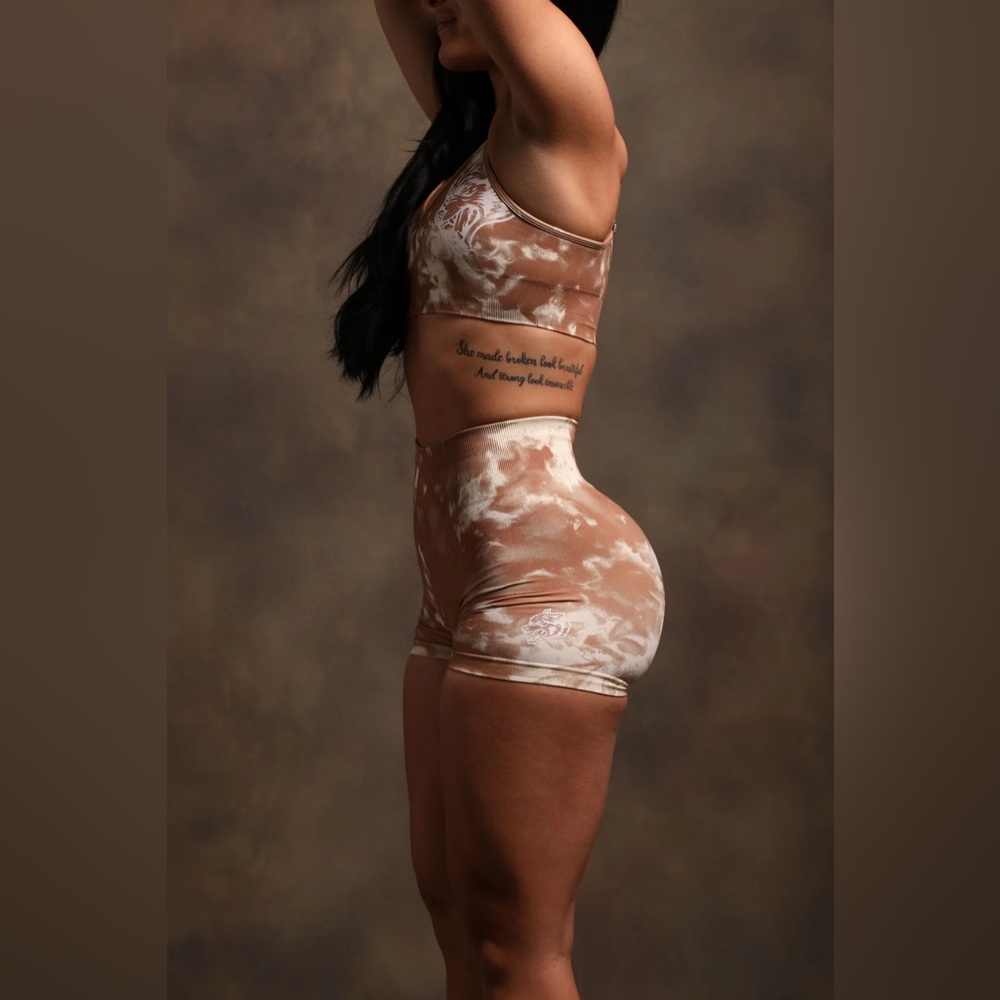 WOLVES FOREVER SEAMLESS EVERSON SHORTS IN DESERT ROSE CREAM JUMBO MARBLE
